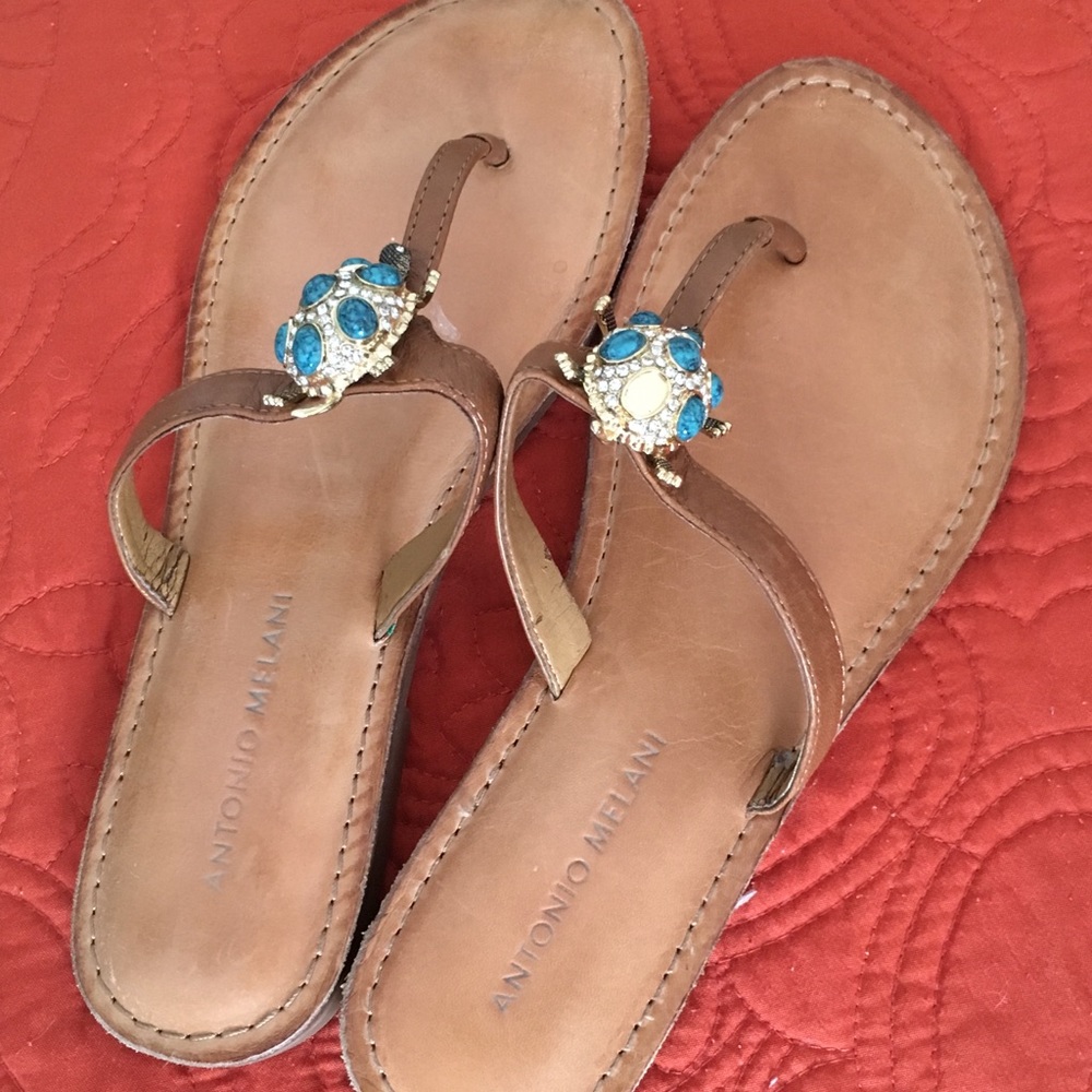 Antonio Melani Saddle Tan Flip Flops Sz 7